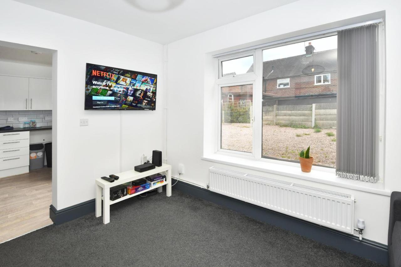 Townhouse @ Chiltern Place Newcastle Under Lyme Silverdale  Exterior photo